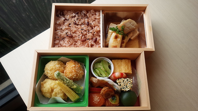 あやめ二段弁当