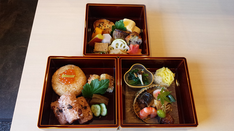 姫重箱　三段　小吸い物椀付